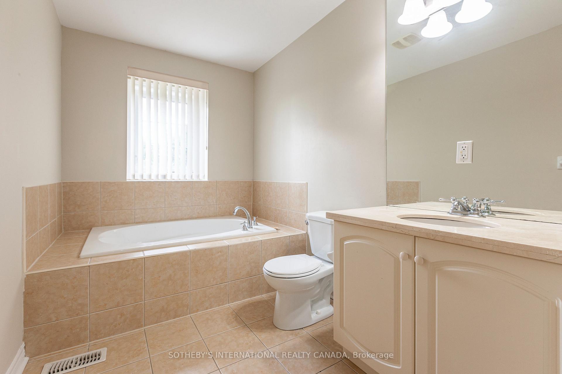 Photo 44 of 60 Routliffe Lane, North York, Newtonbrook West — HOMEH