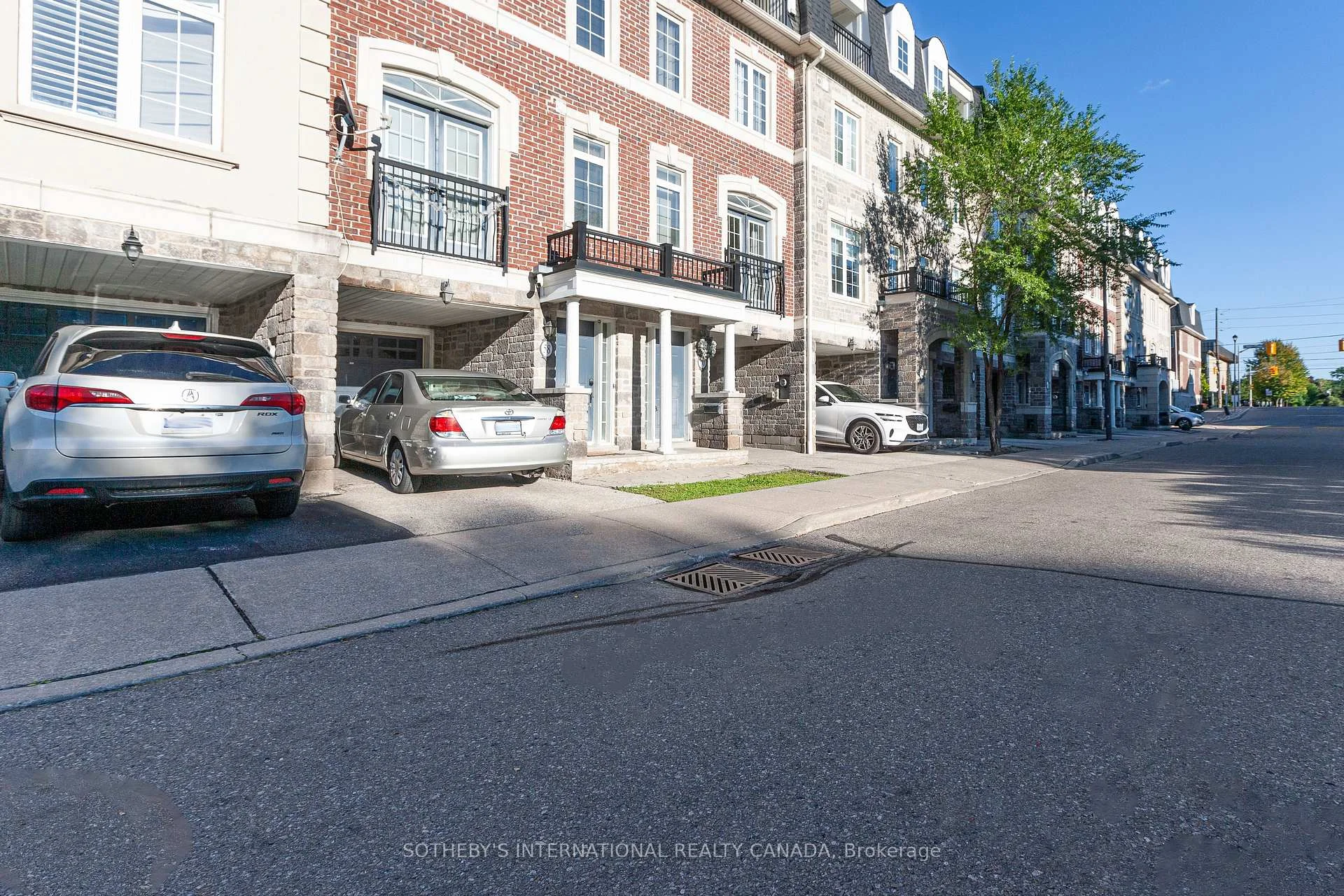 Photo 5 of 60 Routliffe Lane, North York, Newtonbrook West — HOMEH