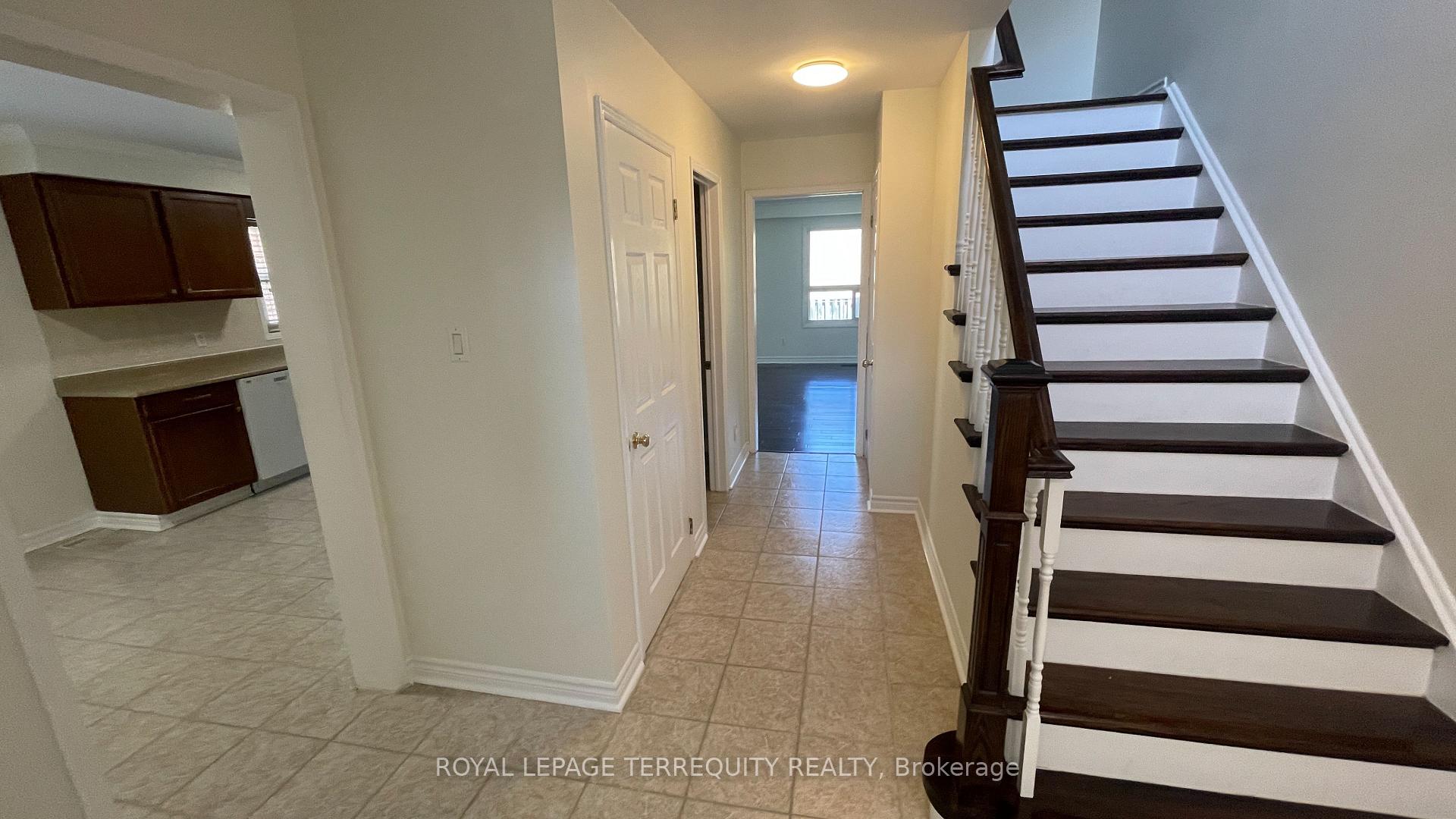 Photo 3 of 3151 Bracknell Crescent, Mississauga, Meadowvale — HOMEH