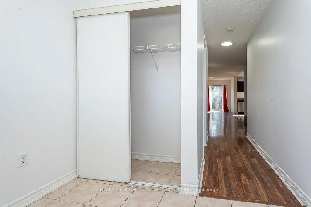 Photo 7 of 129 Sydenham Wells Square, Barrie, Georgian Drive — HOMEH