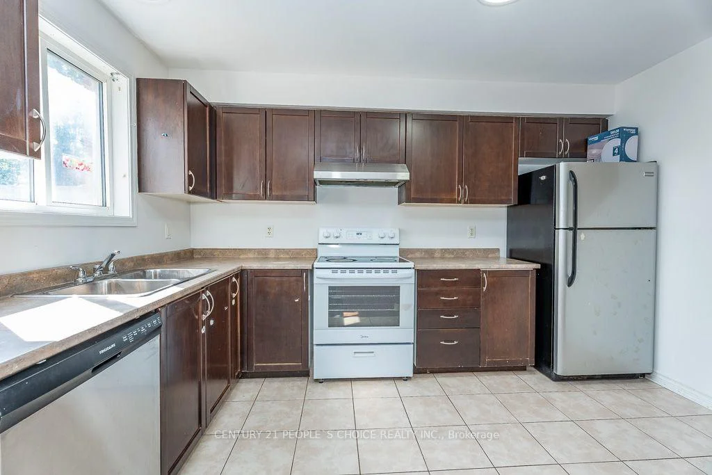 Photo 18 of 129 Sydenham Wells Square, Barrie, Georgian Drive — HOMEH
