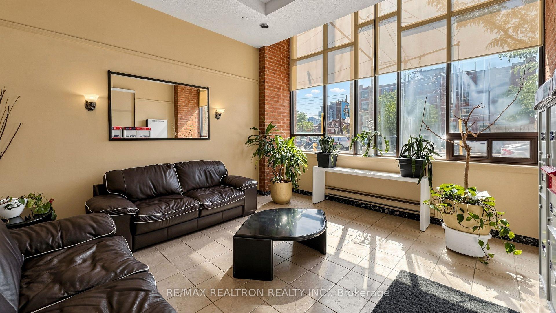 Photo 15 of Unit 806, 456 College Street, Toronto, Palmerston-Little Italy — HOMEH