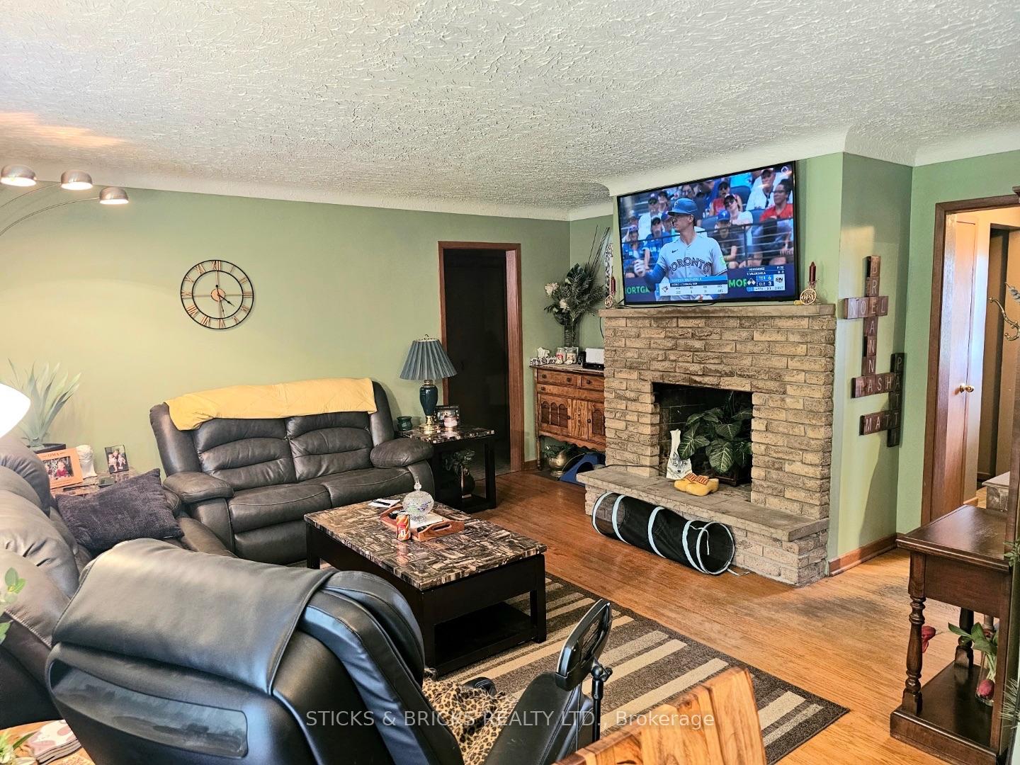 Photo 4 of 9195 Carl Road, Niagara Falls, Schisler — HOMEH