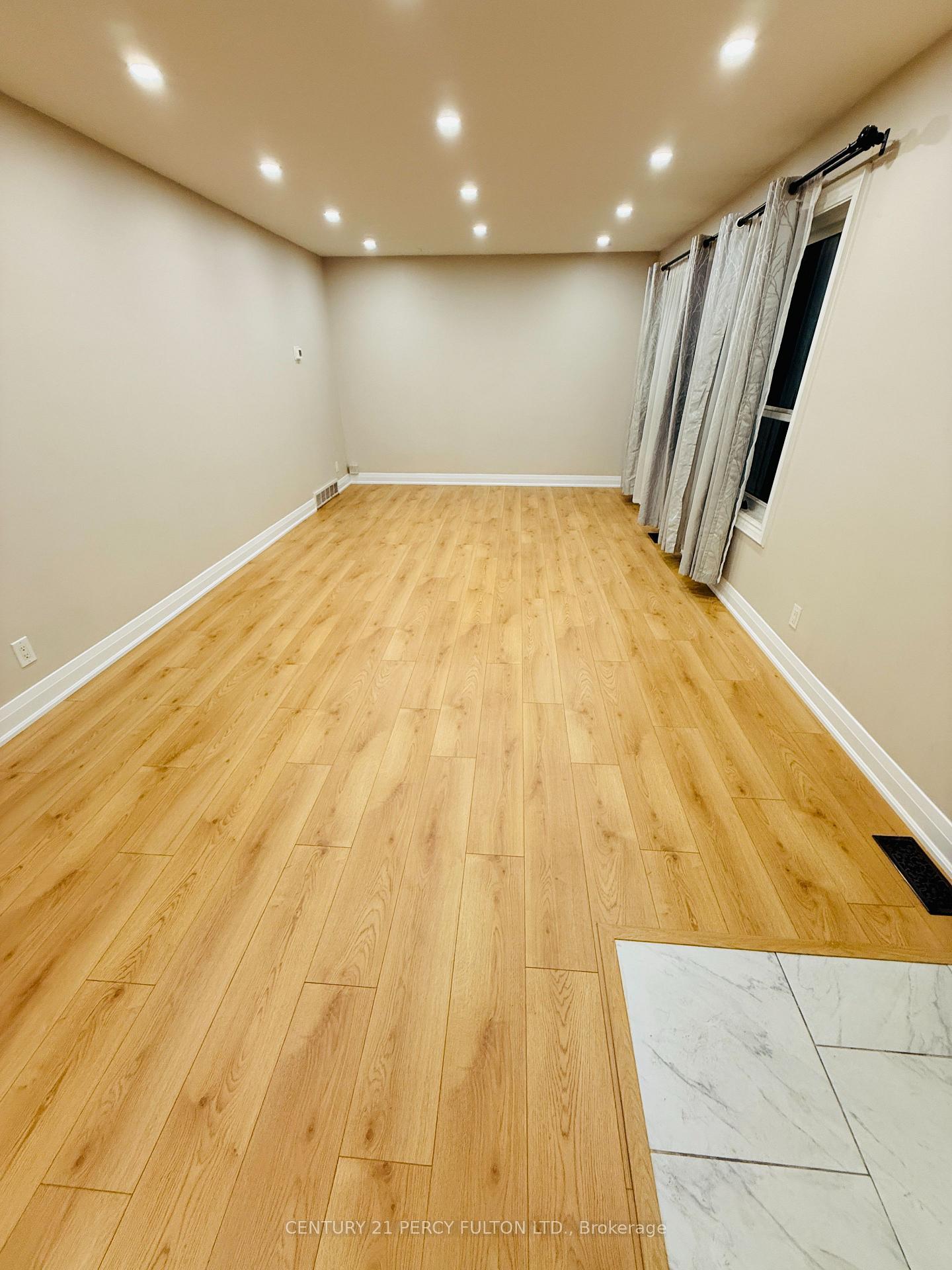 Photo 2 of 379 Welland Avenue, Oshawa, McLaughlin — HOMEH