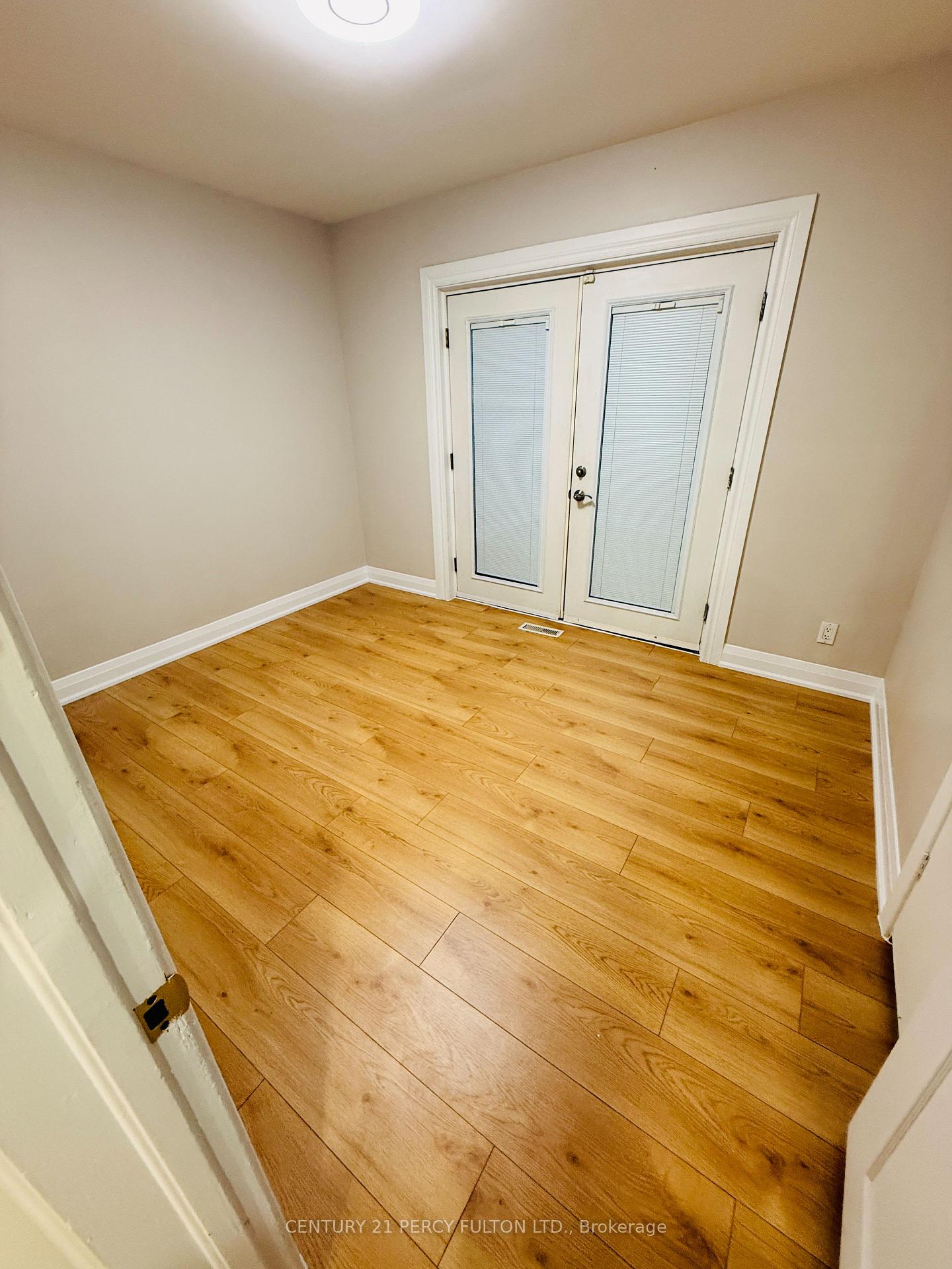 Photo 3 of 379 Welland Avenue, Oshawa, McLaughlin — HOMEH