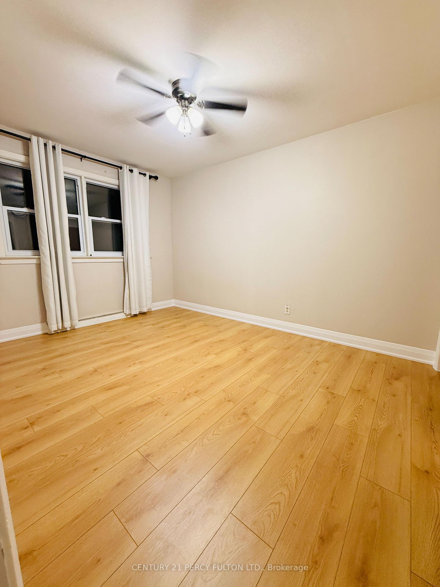Photo 7 of 379 Welland Avenue, Oshawa, McLaughlin — HOMEH