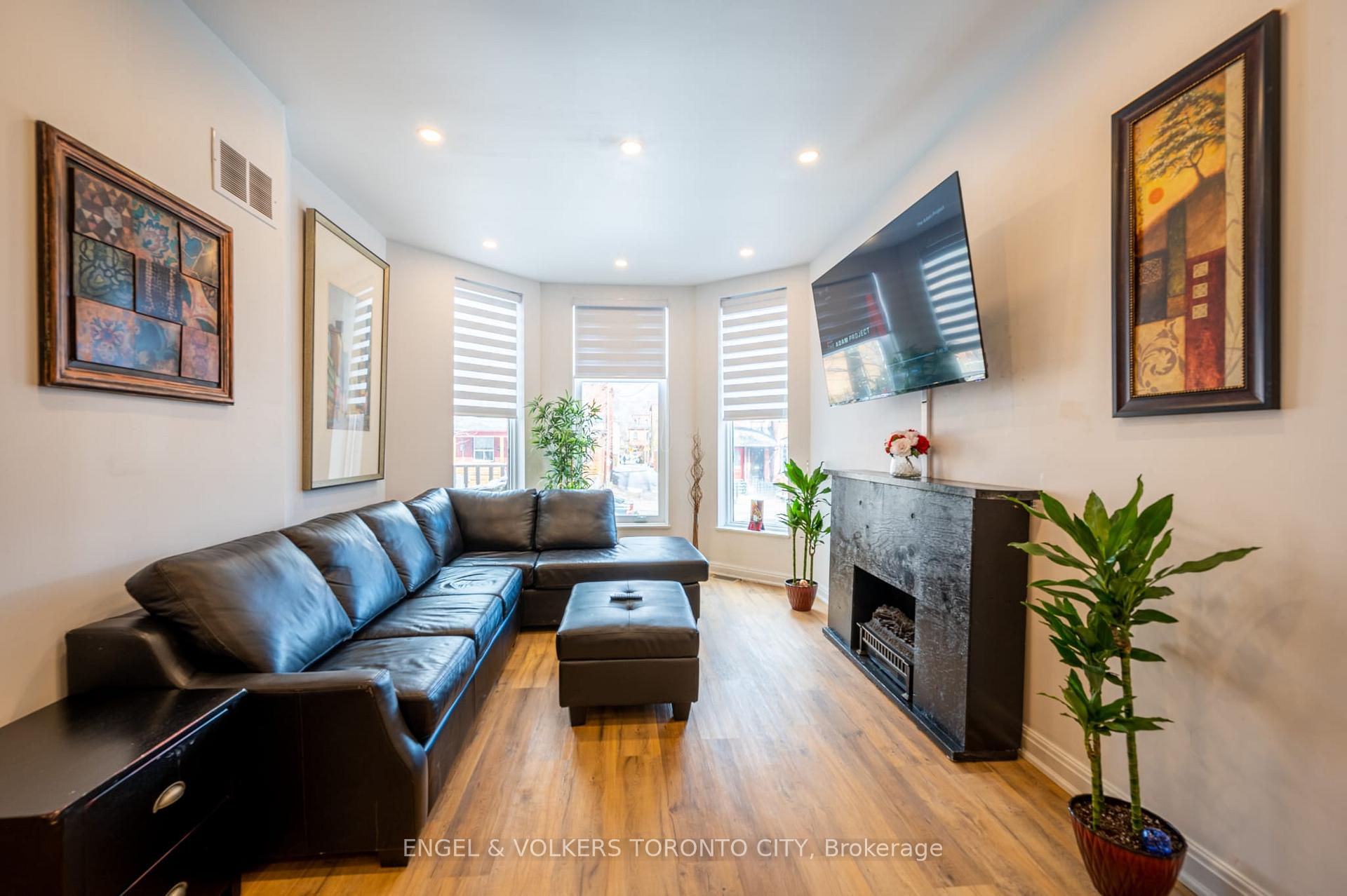 Photo 6 of 298 Seaton Street, Toronto, Cabbagetown-South St. James Town — HOMEH