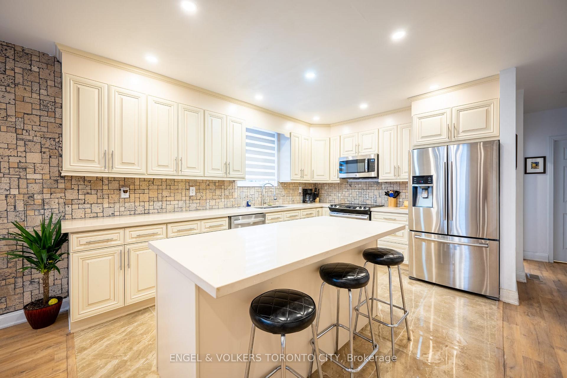 Photo 12 of 298 Seaton Street, Toronto, Cabbagetown-South St. James Town — HOMEH