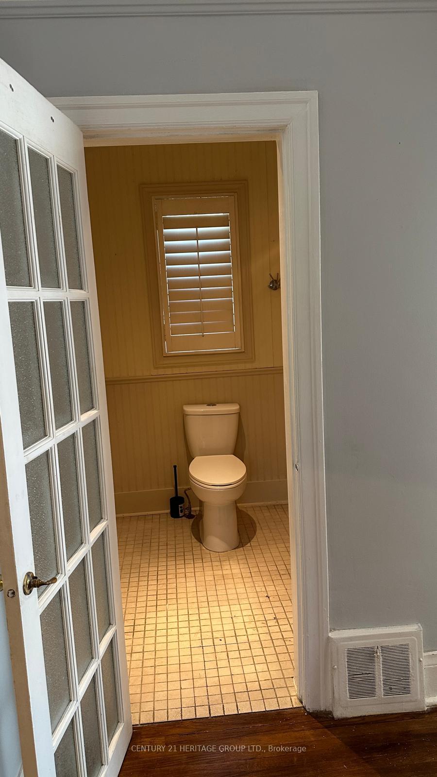 Photo 7 of 930 Scarlett Road, Etobicoke, Humber Heights — HOMEH
