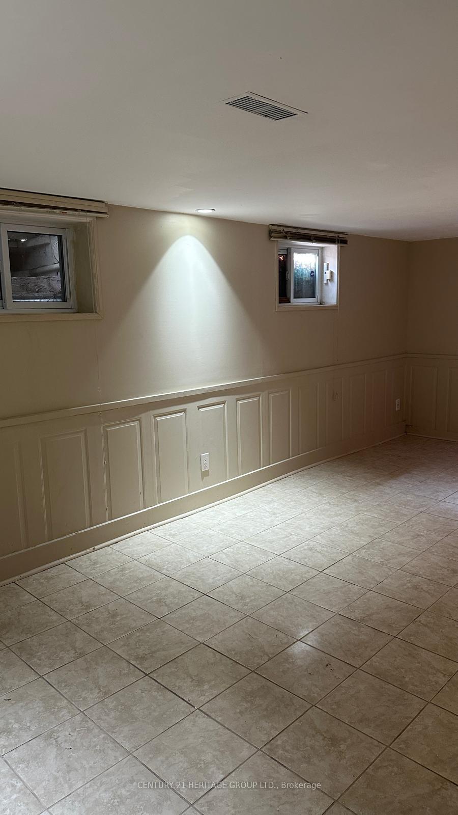 Photo 9 of 930 Scarlett Road, Etobicoke, Humber Heights — HOMEH