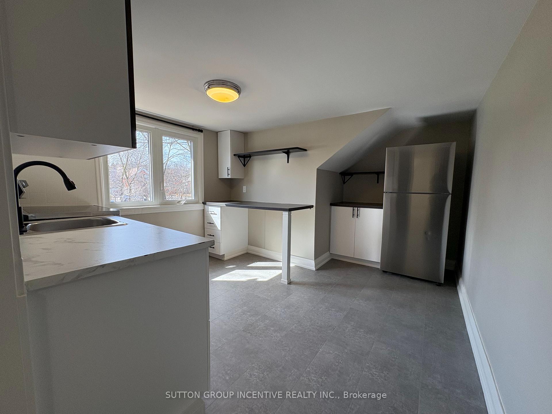 Photo 5 of Unit Upper, 20 Bayview Drive, Barrie, Allandale — HOMEH