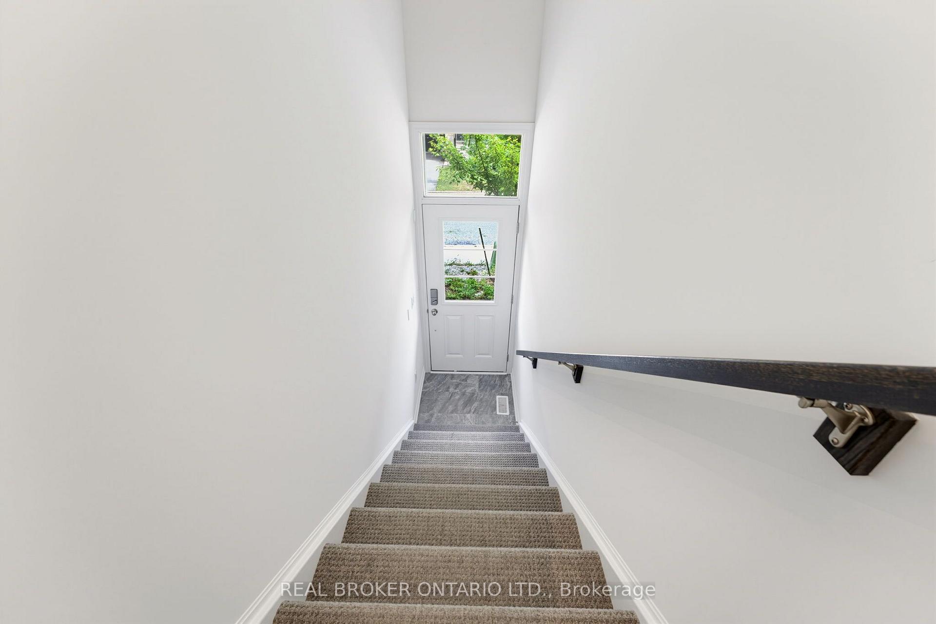 Photo 2 of 120 Court Drive, Brant, Paris — HOMEH