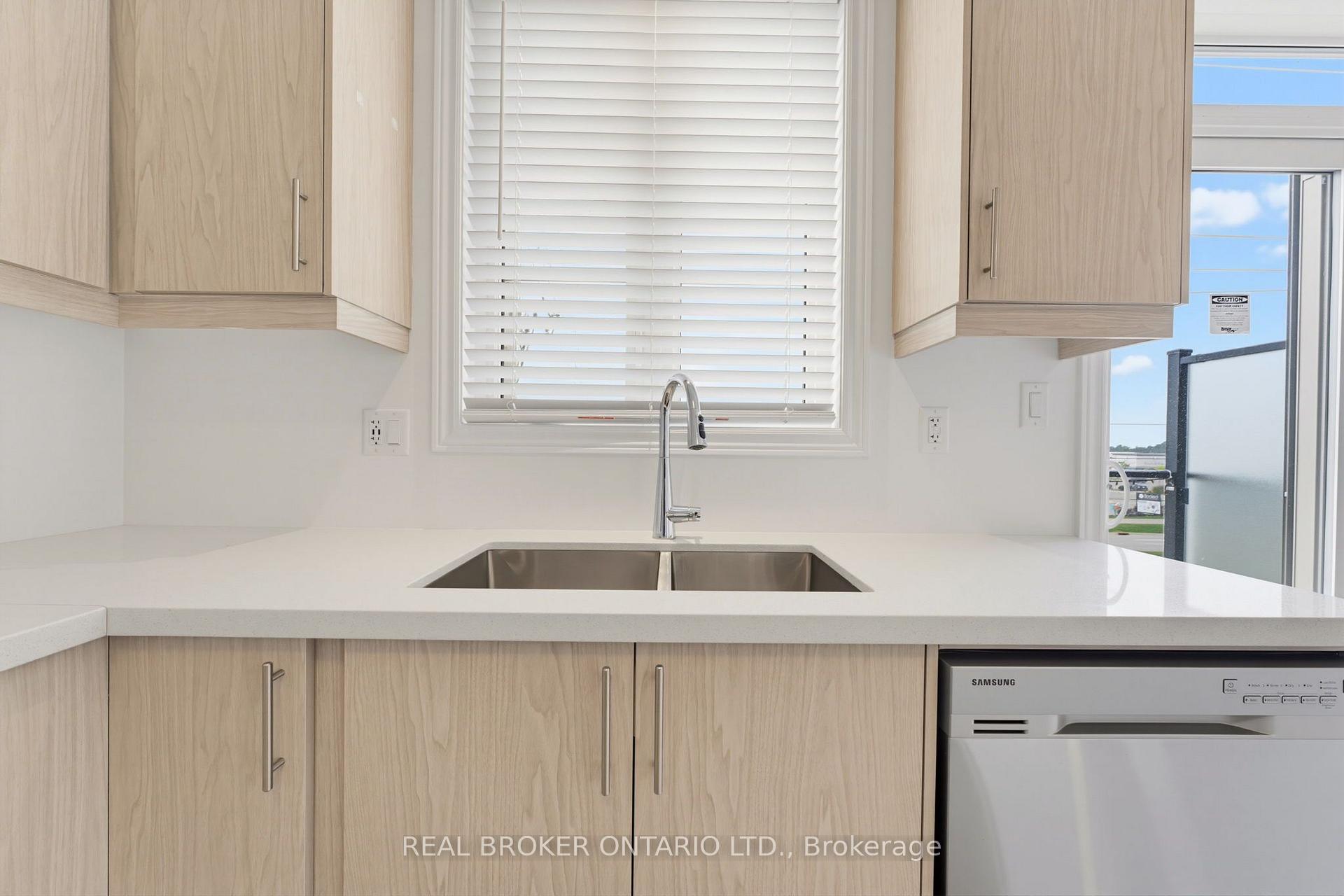 Photo 7 of 120 Court Drive, Brant, Paris — HOMEH