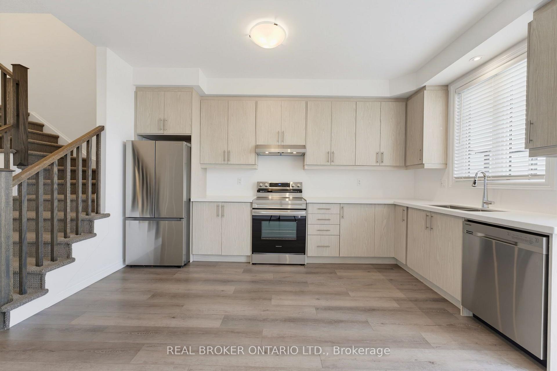Photo 8 of 120 Court Drive, Brant, Paris — HOMEH