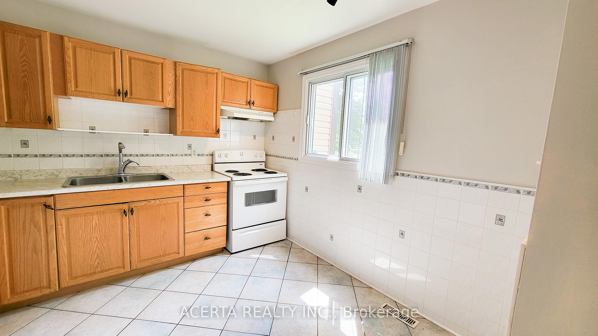 Photo 3 of 249 Teal Crescent, Ottawa, Chatelaine Village — HOMEH