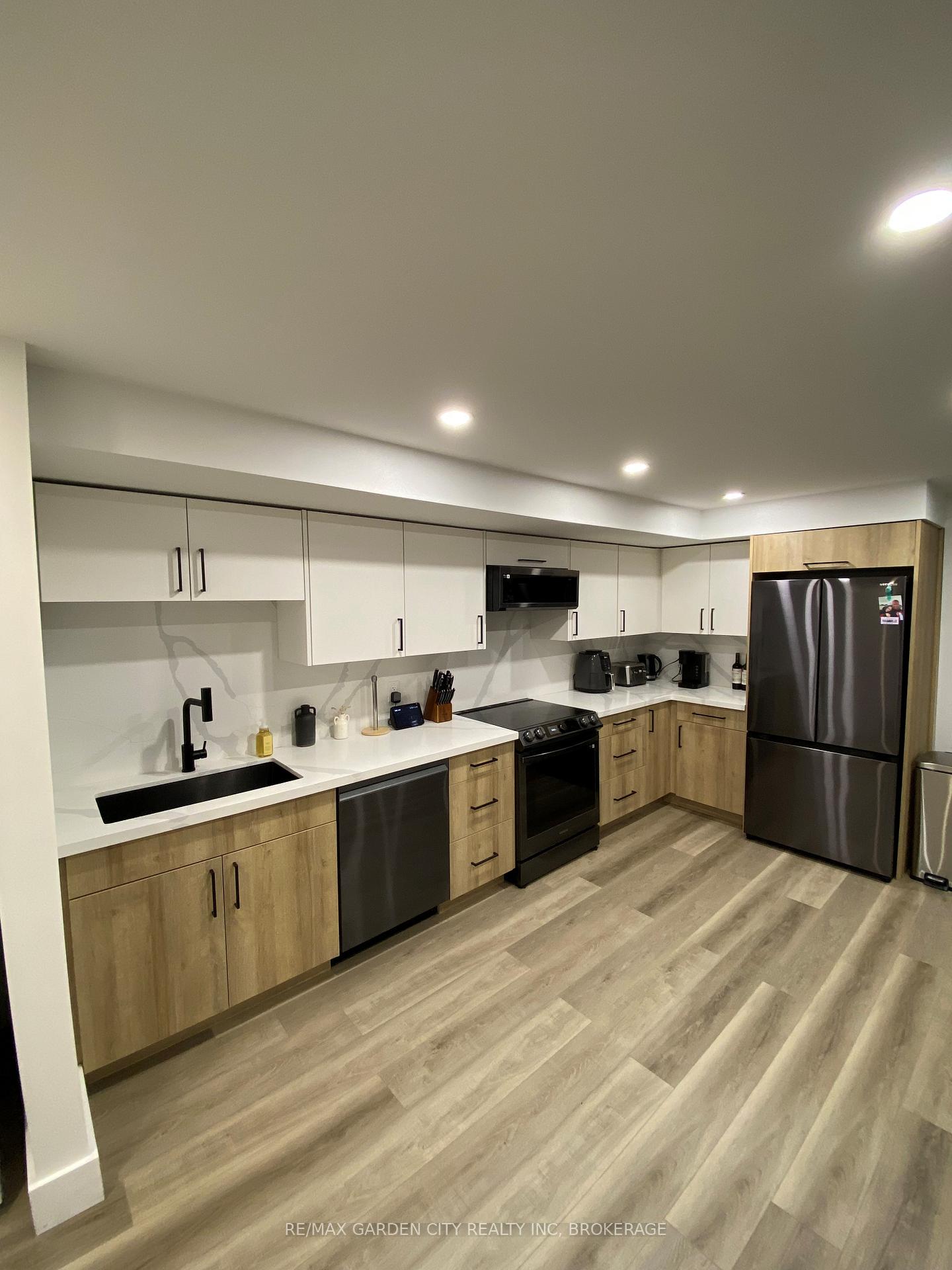 Photo 5 of Unit LOWER, 618 Clare Avenue, Welland, N. Welland — HOMEH