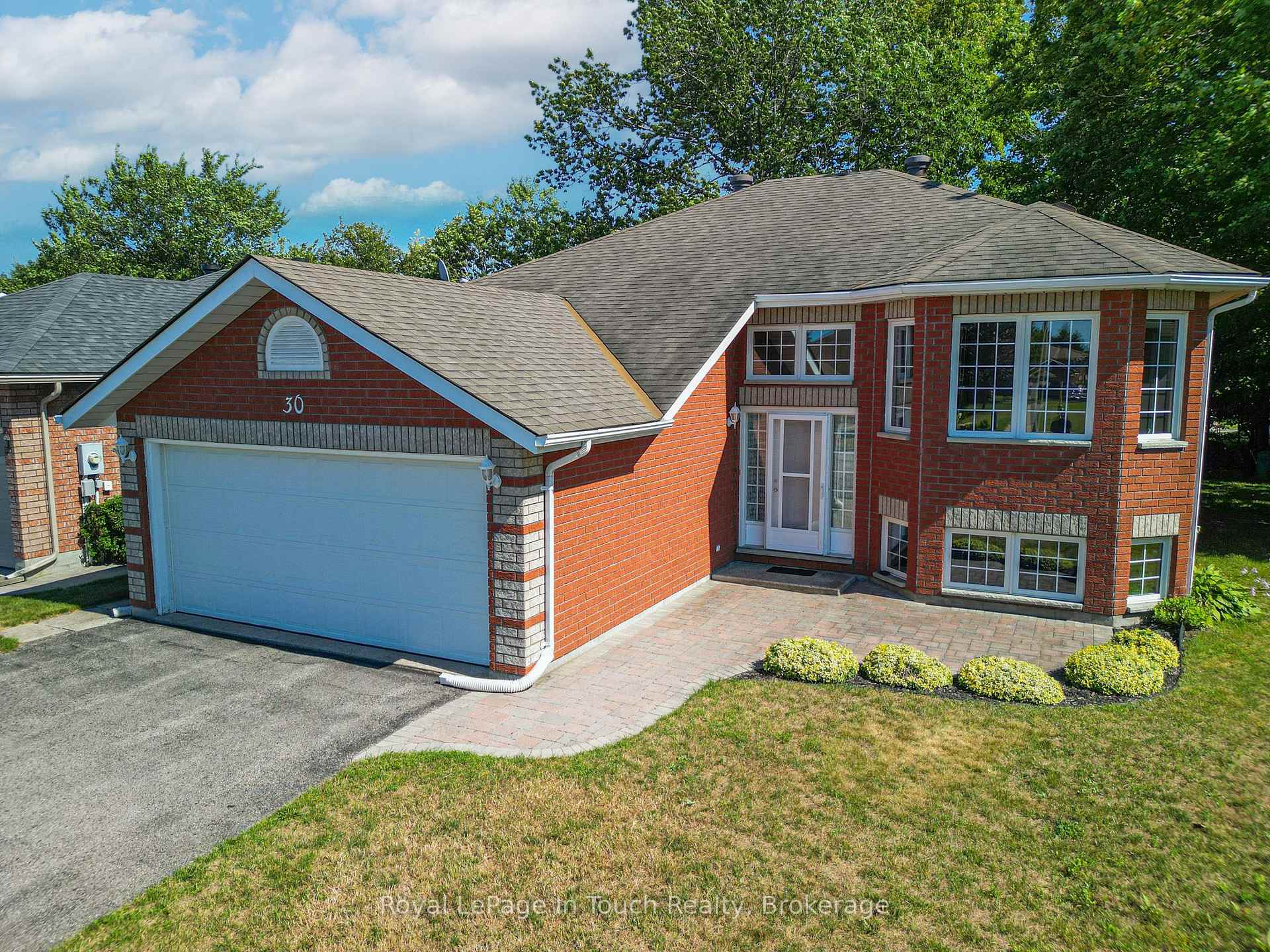 Photo 2 of 30 Charles Street, Penetanguishene — HOMEH