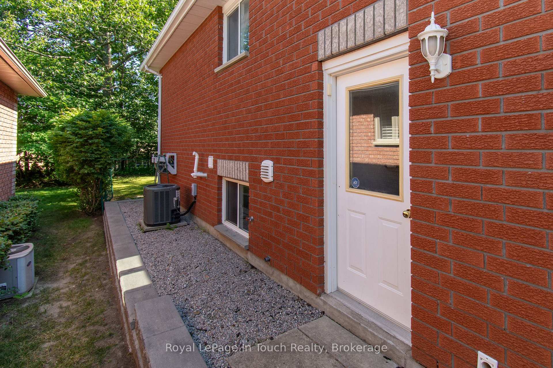 Photo 9 of 30 Charles Street, Penetanguishene — HOMEH