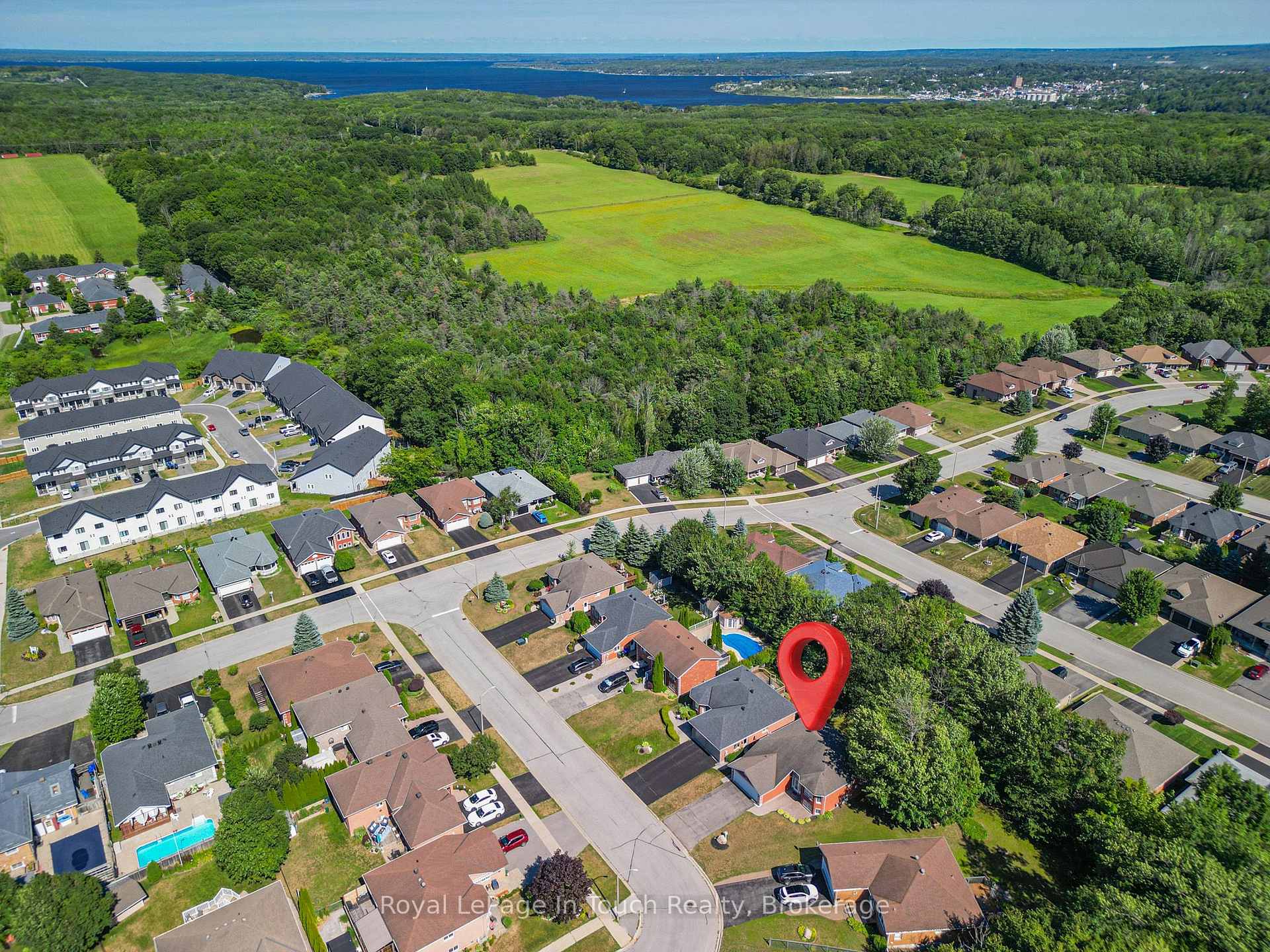Photo 10 of 30 Charles Street, Penetanguishene — HOMEH