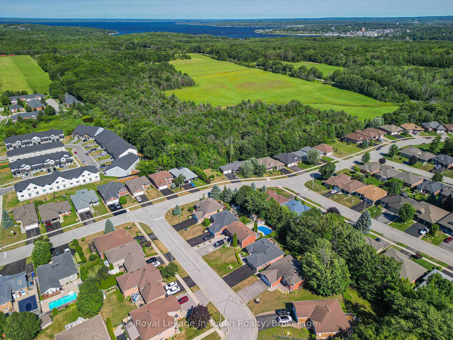 Photo 11 of 30 Charles Street, Penetanguishene — HOMEH
