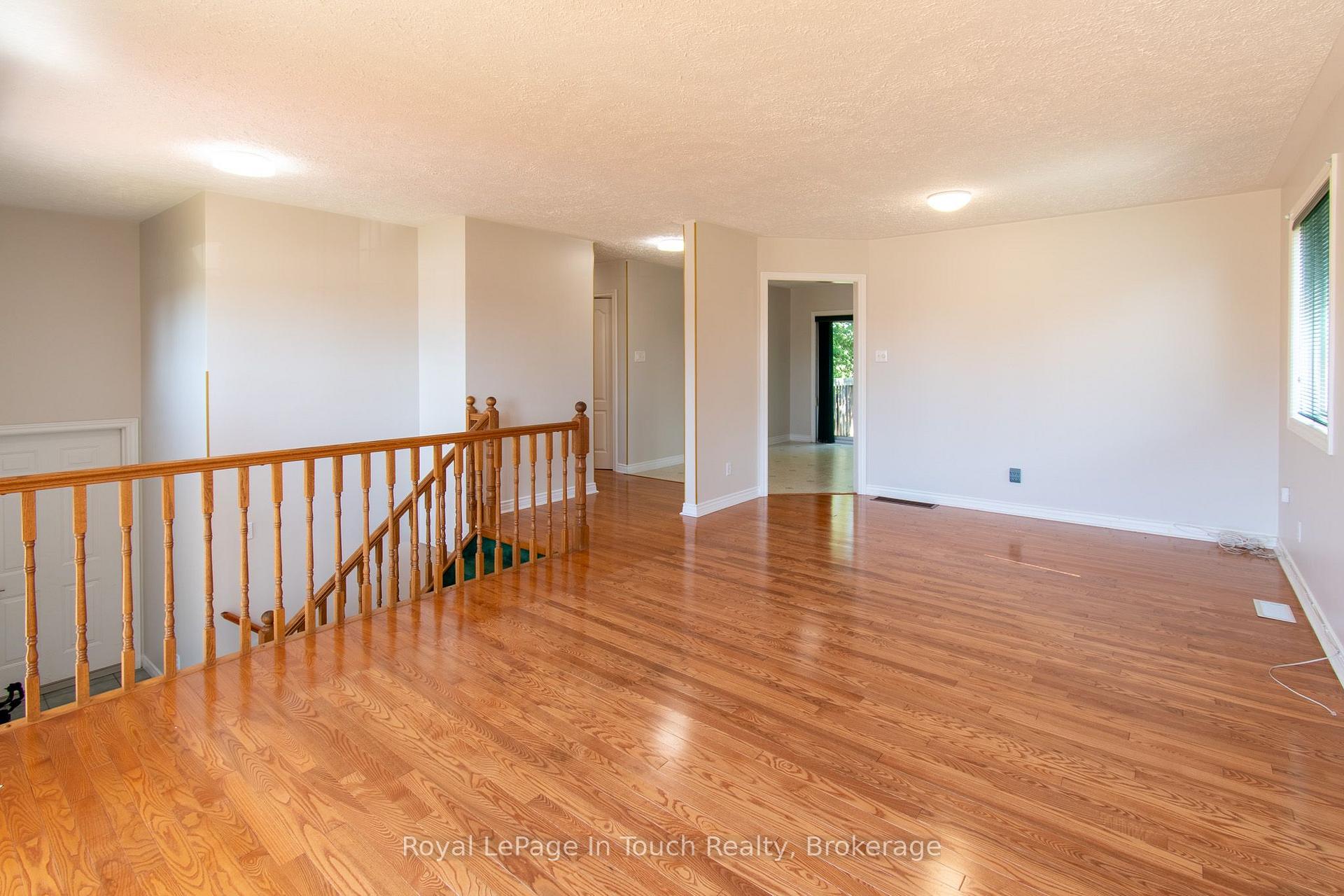 Photo 17 of 30 Charles Street, Penetanguishene — HOMEH