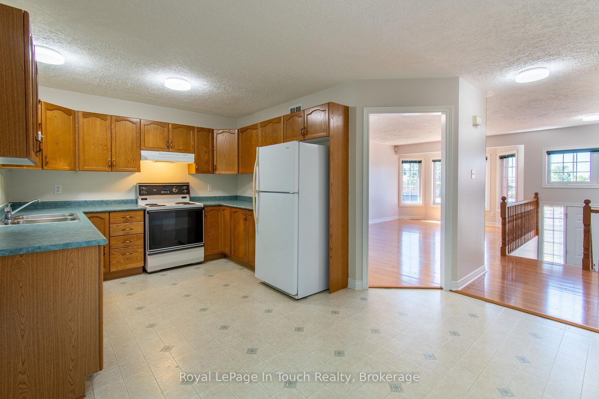 Photo 18 of 30 Charles Street, Penetanguishene — HOMEH