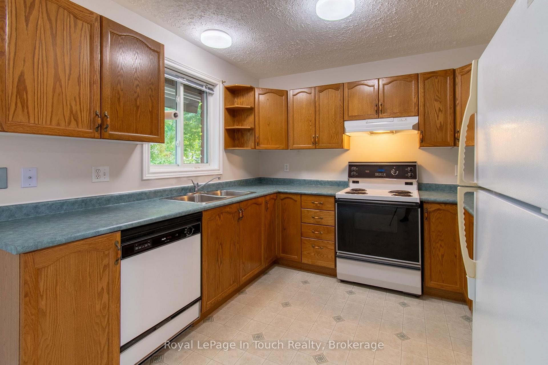 Photo 20 of 30 Charles Street, Penetanguishene — HOMEH