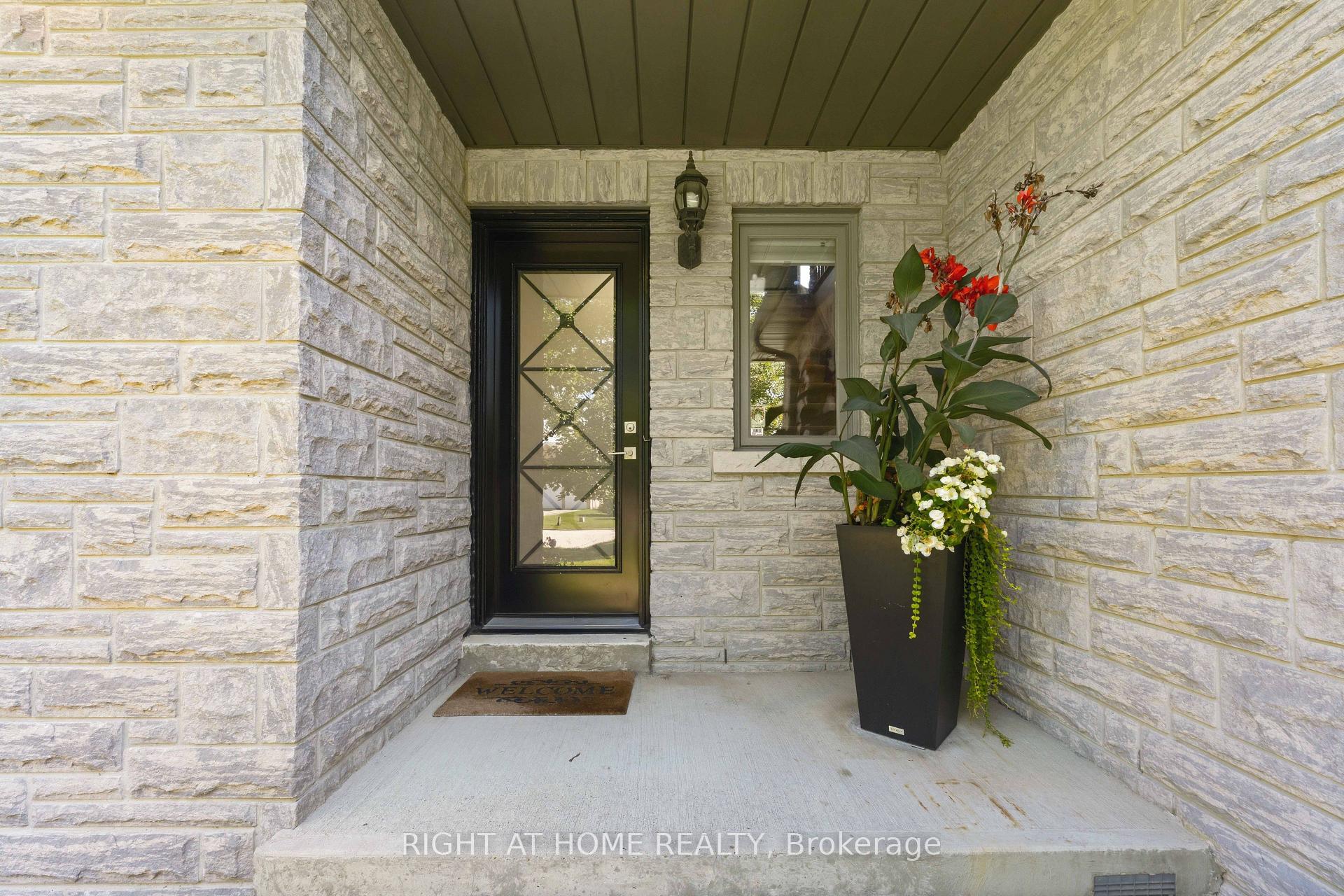 Photo 8 of 80 Edward Pottage Crescent, King, Pottageville — HOMEH