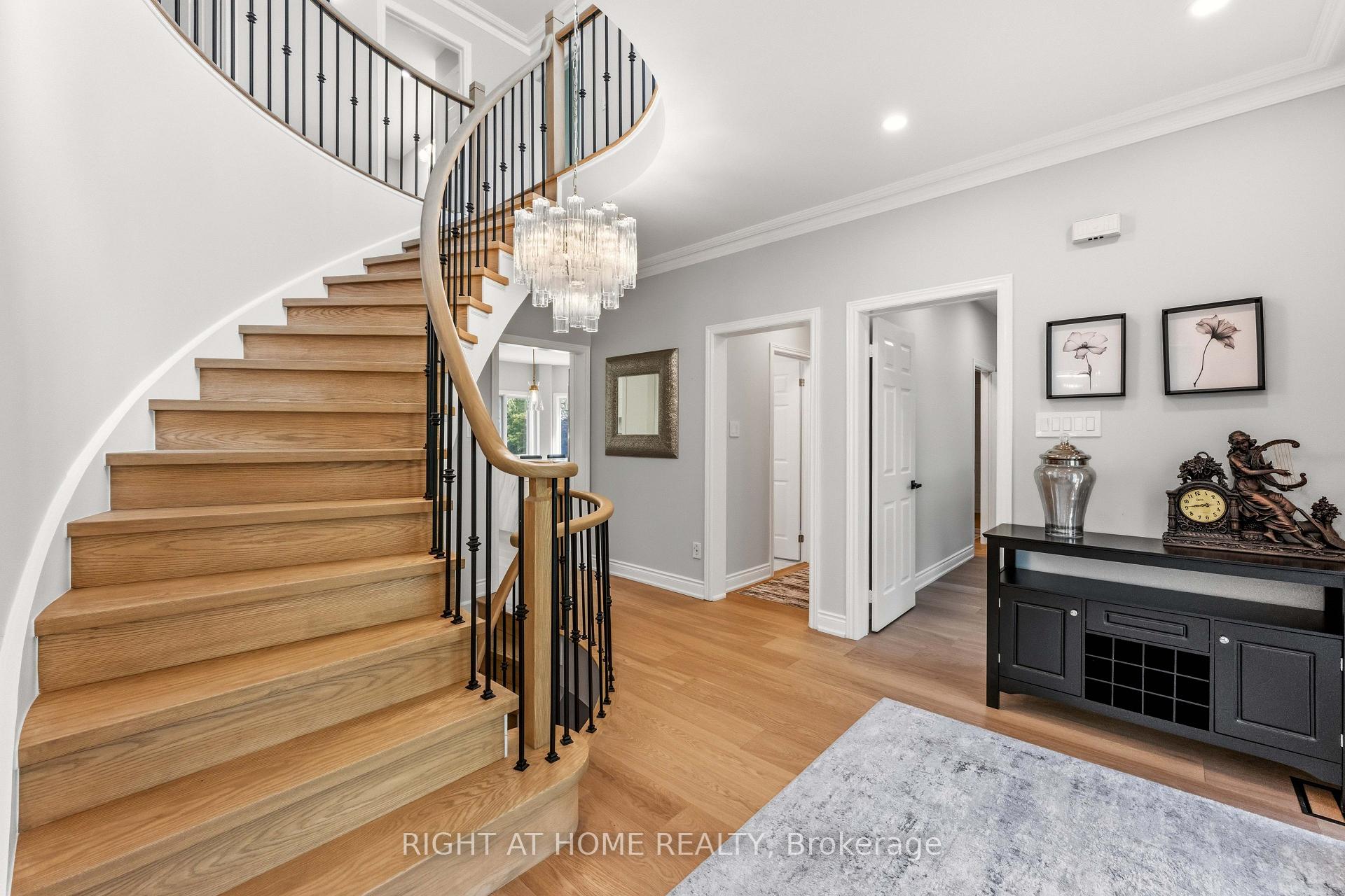 Photo 9 of 80 Edward Pottage Crescent, King, Pottageville — HOMEH