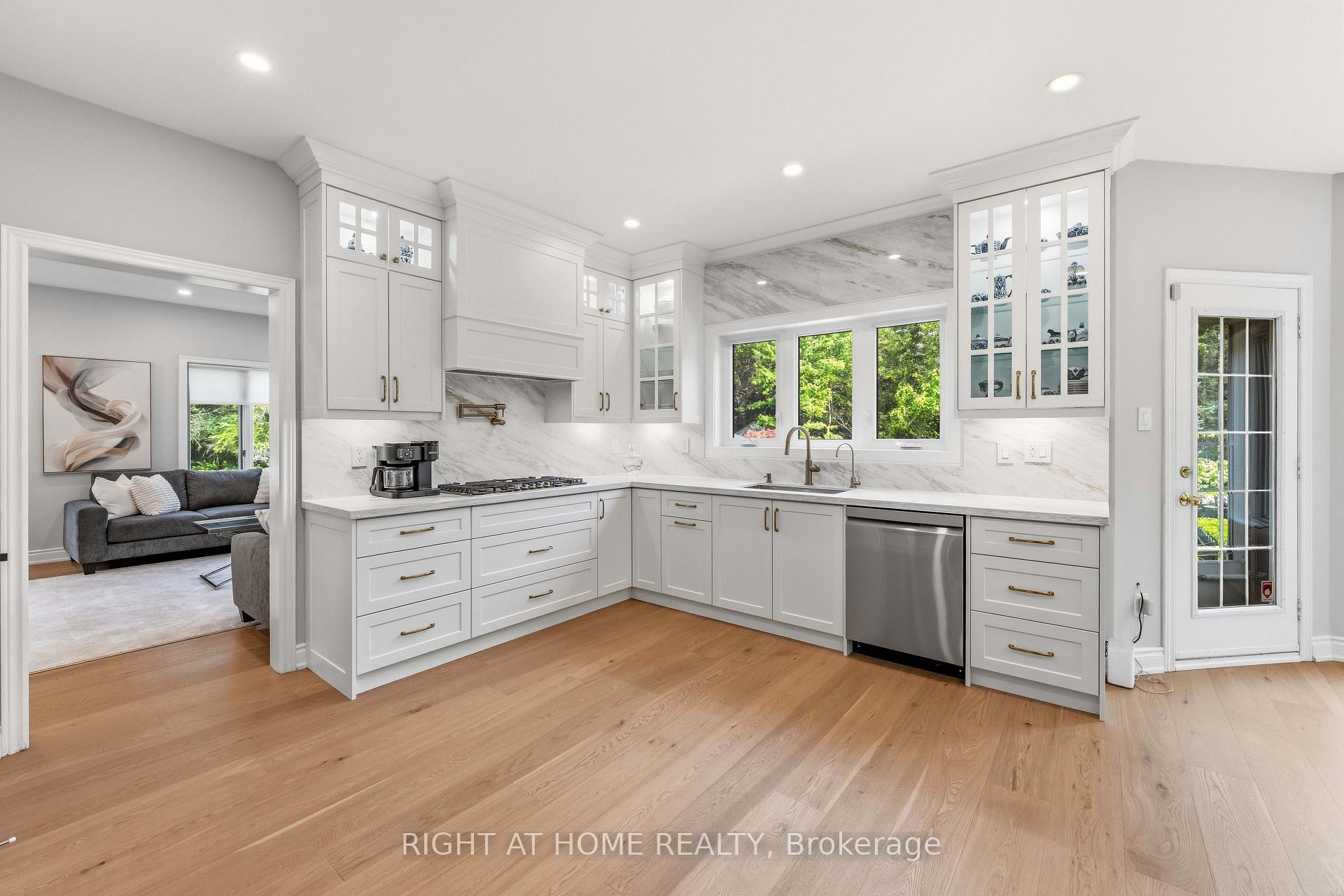 Photo 17 of 80 Edward Pottage Crescent, King, Pottageville — HOMEH