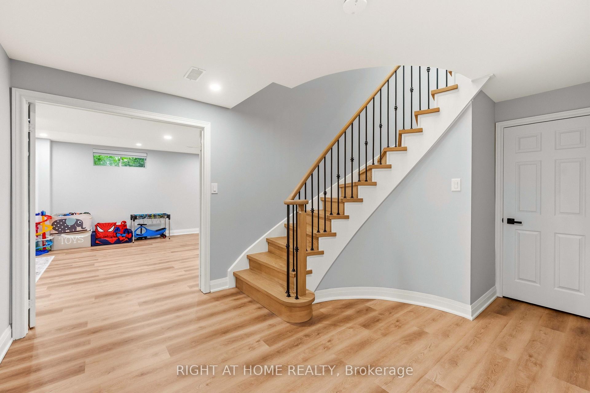 Photo 34 of 80 Edward Pottage Crescent, King, Pottageville — HOMEH