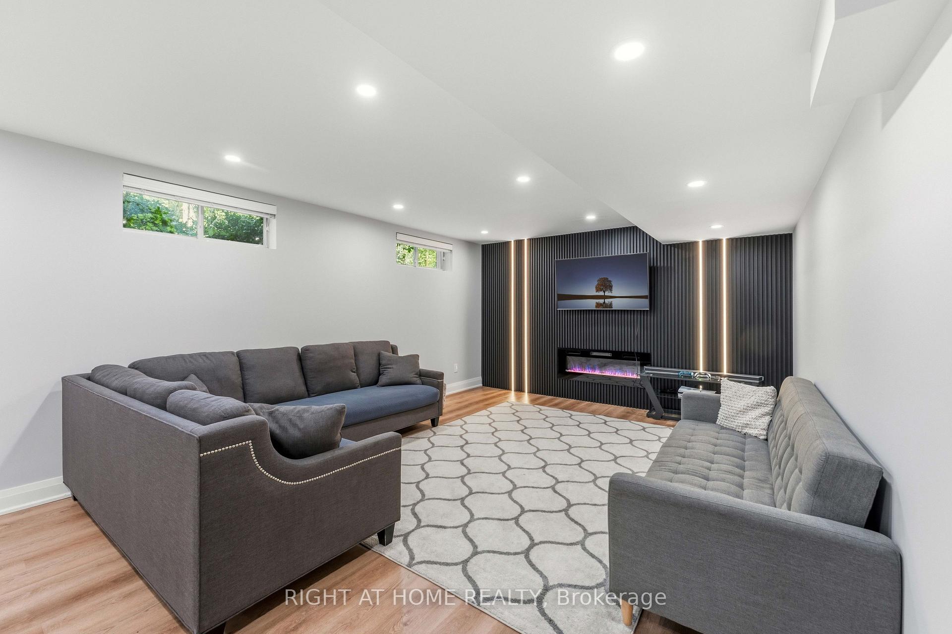 Photo 36 of 80 Edward Pottage Crescent, King, Pottageville — HOMEH