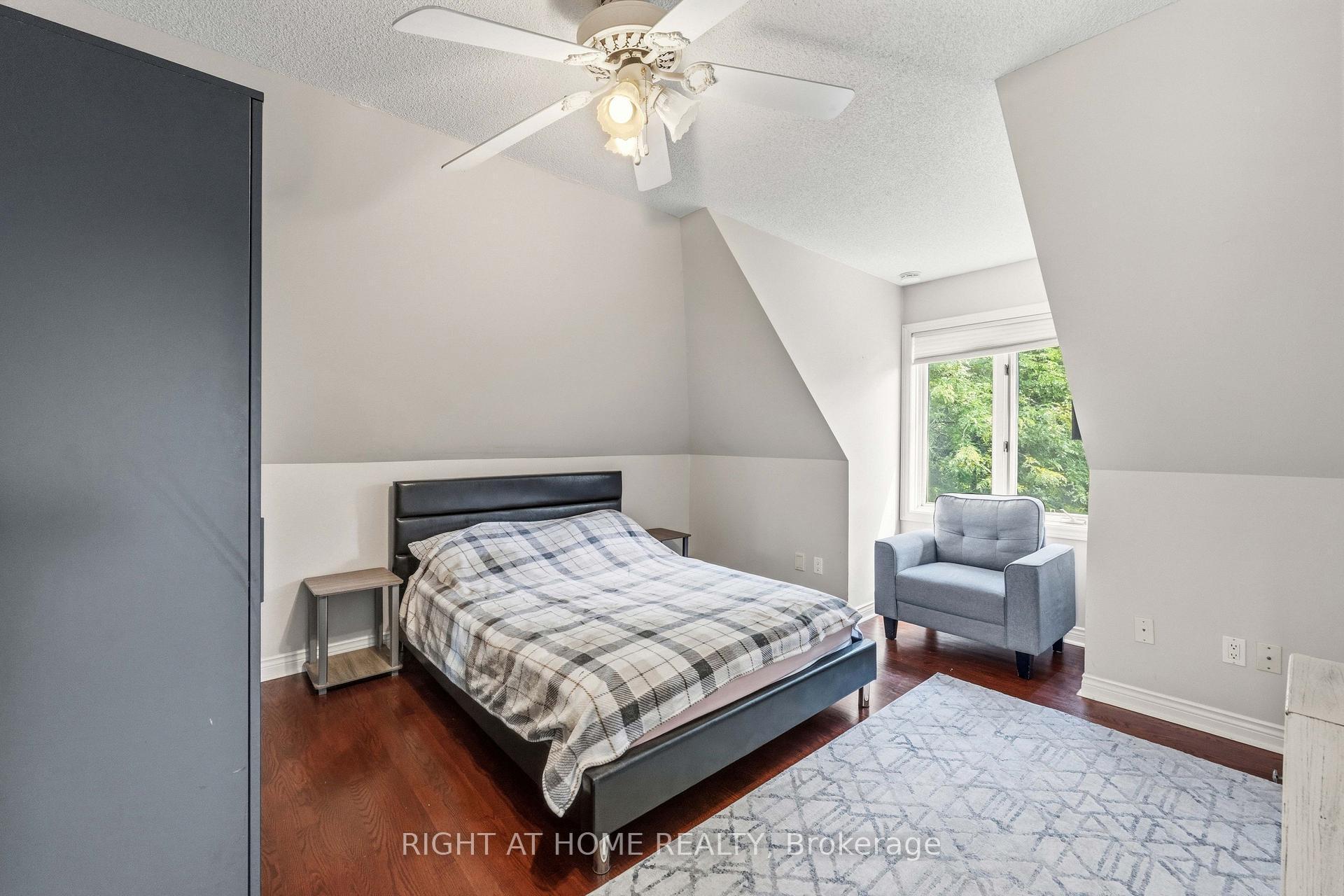 Photo 42 of 80 Edward Pottage Crescent, King, Pottageville — HOMEH