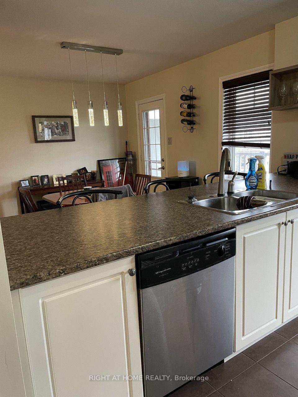 Photo 11 of 1626 Haydon Circle, Ottawa, Barrhaven - Heritage Park — HOMEH