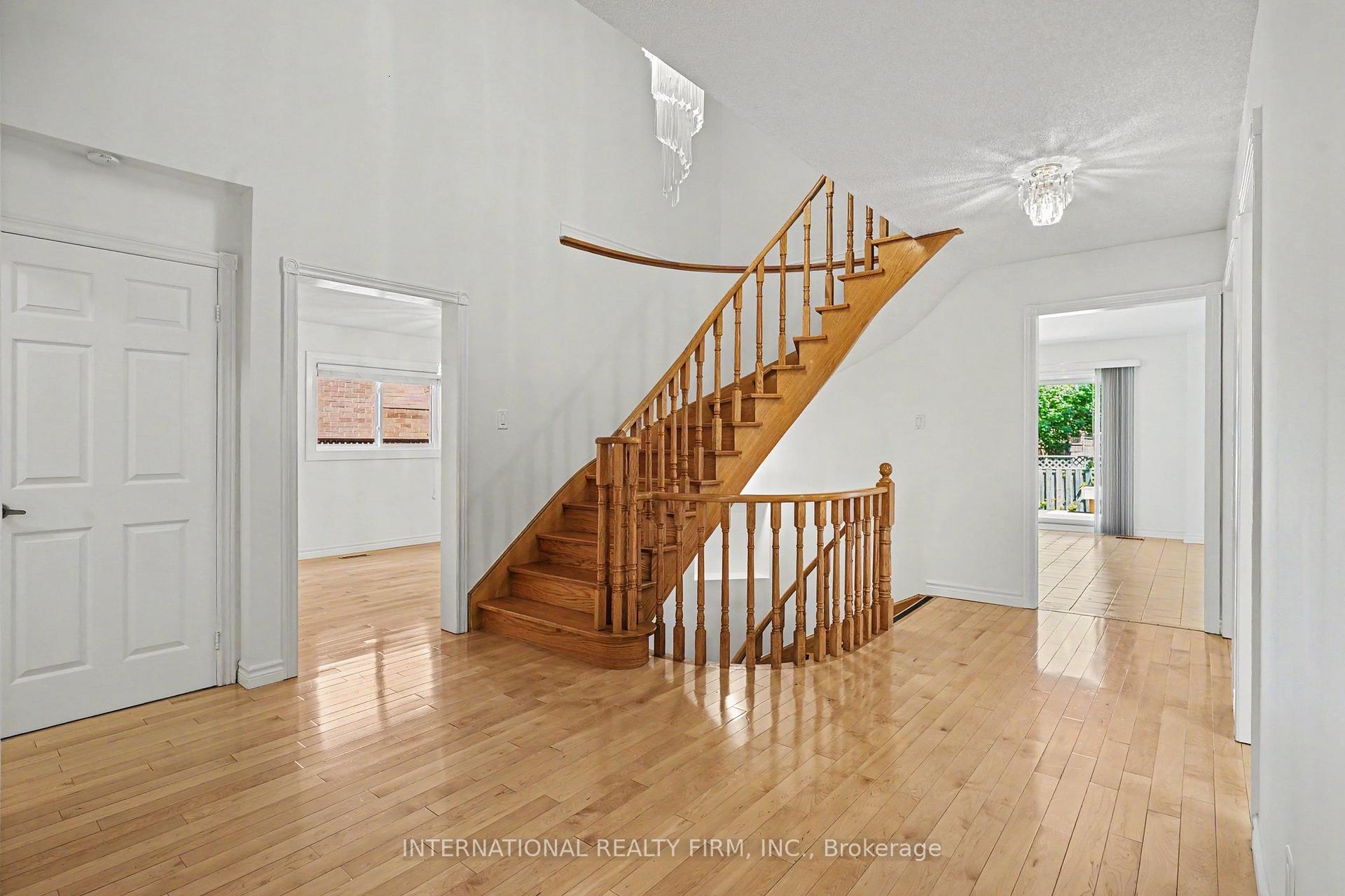 Photo 2 of 46 Heath Street, Richmond Hill, Doncrest — HOMEH