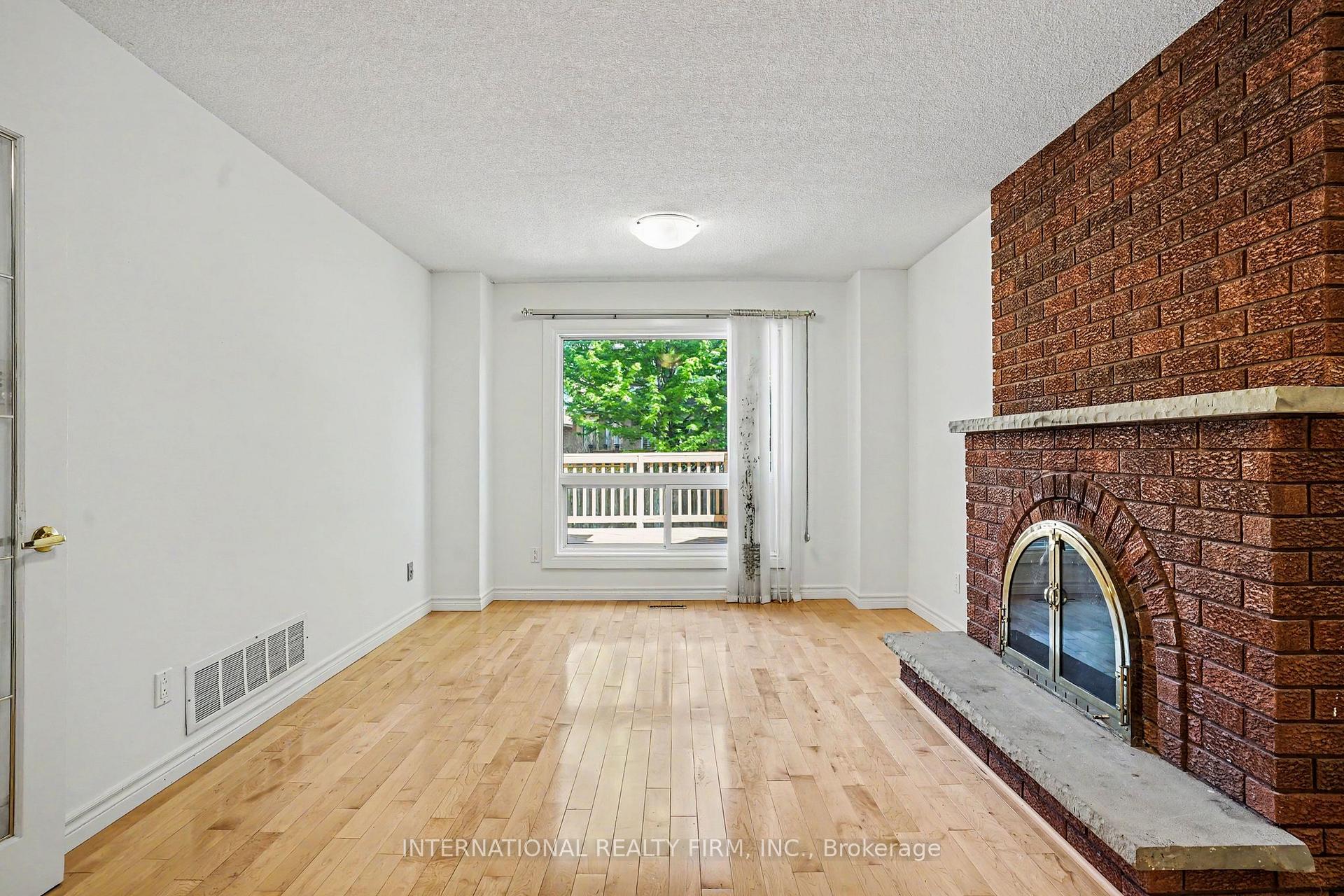 Photo 3 of 46 Heath Street, Richmond Hill, Doncrest — HOMEH