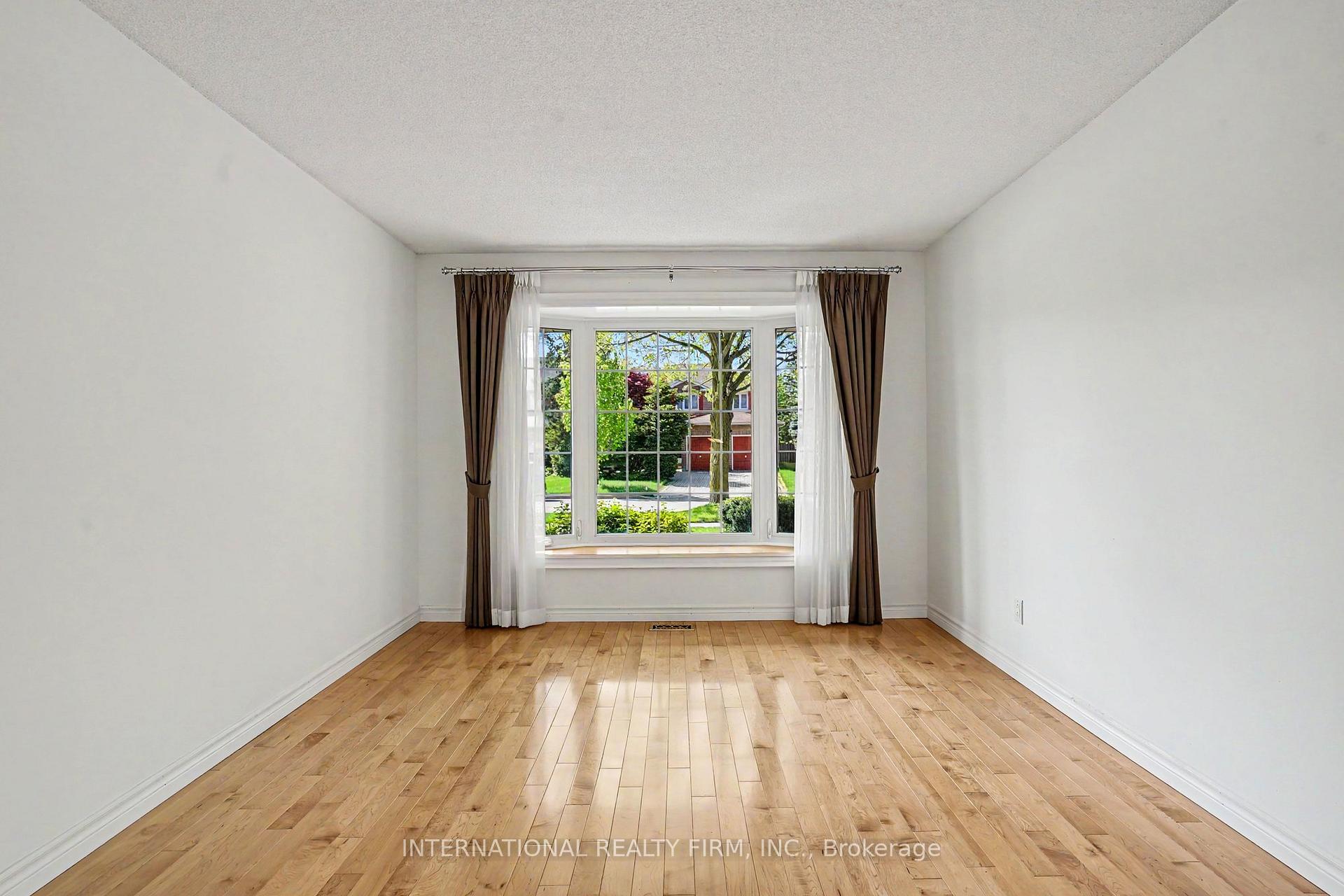 Photo 4 of 46 Heath Street, Richmond Hill, Doncrest — HOMEH