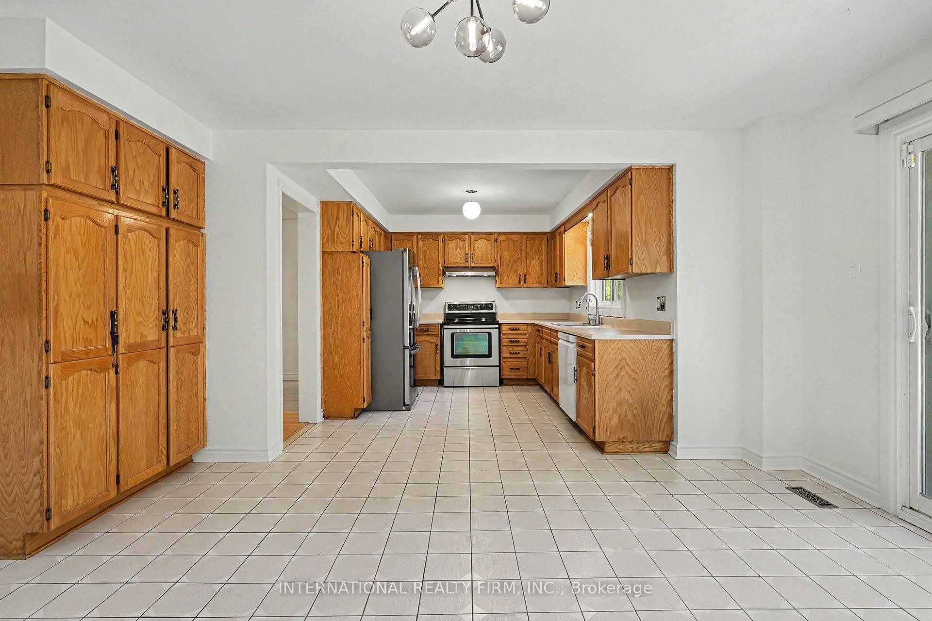 Photo 6 of 46 Heath Street, Richmond Hill, Doncrest — HOMEH