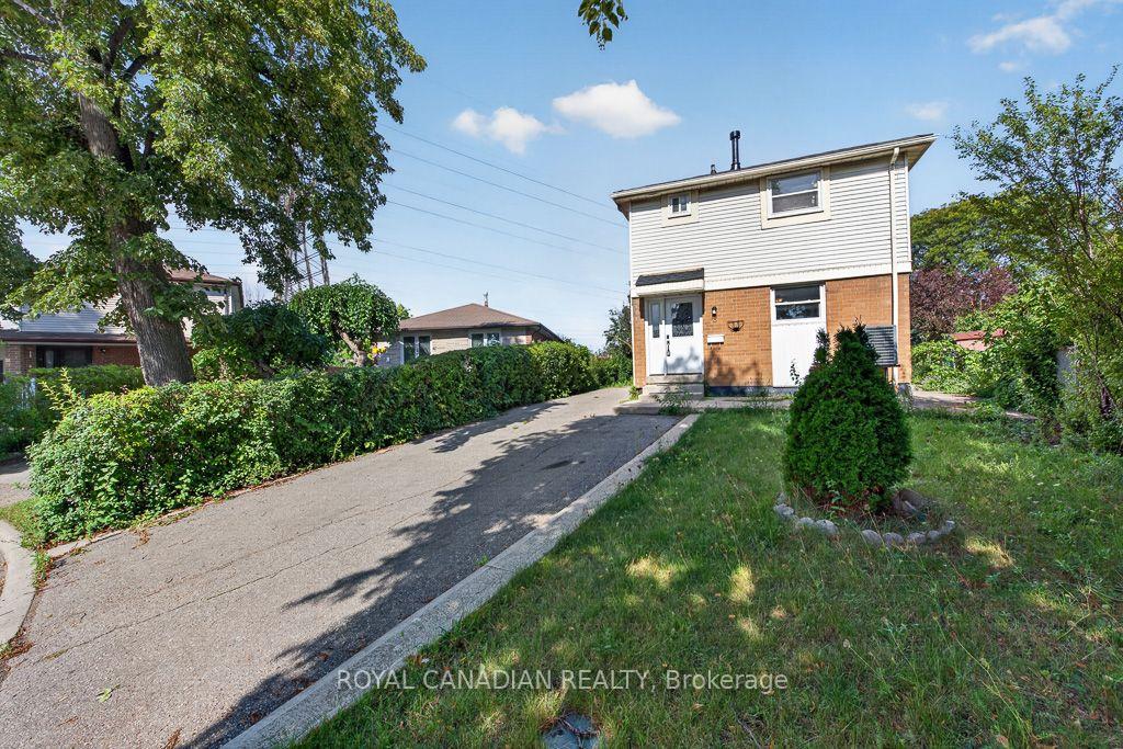 Photo 3 of 6 Damascus Drive, Etobicoke, West Humber-Clairville — HOMEH