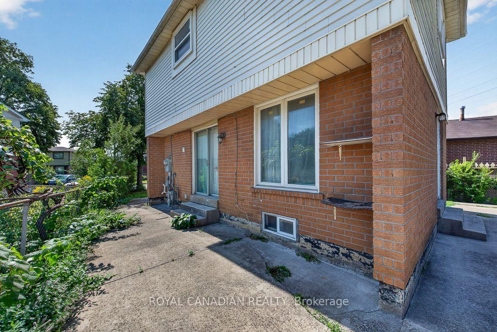 Photo 9 of 6 Damascus Drive, Etobicoke, West Humber-Clairville — HOMEH