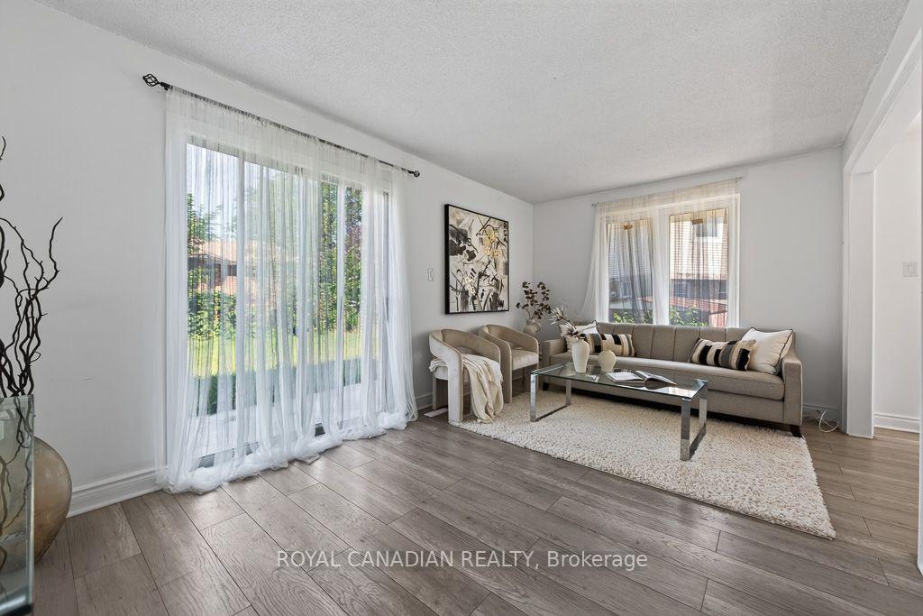 Photo 11 of 6 Damascus Drive, Etobicoke, West Humber-Clairville — HOMEH