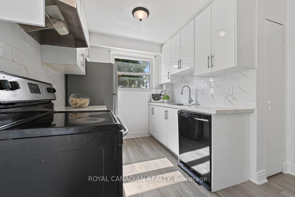 Photo 24 of 6 Damascus Drive, Etobicoke, West Humber-Clairville — HOMEH