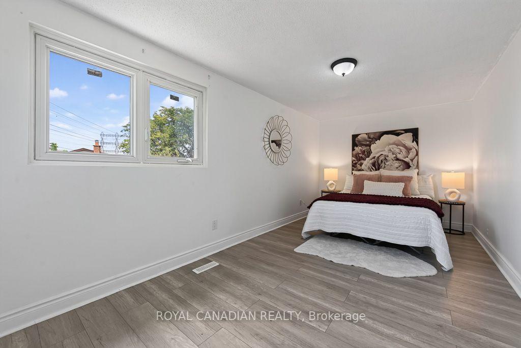 Photo 31 of 6 Damascus Drive, Etobicoke, West Humber-Clairville — HOMEH