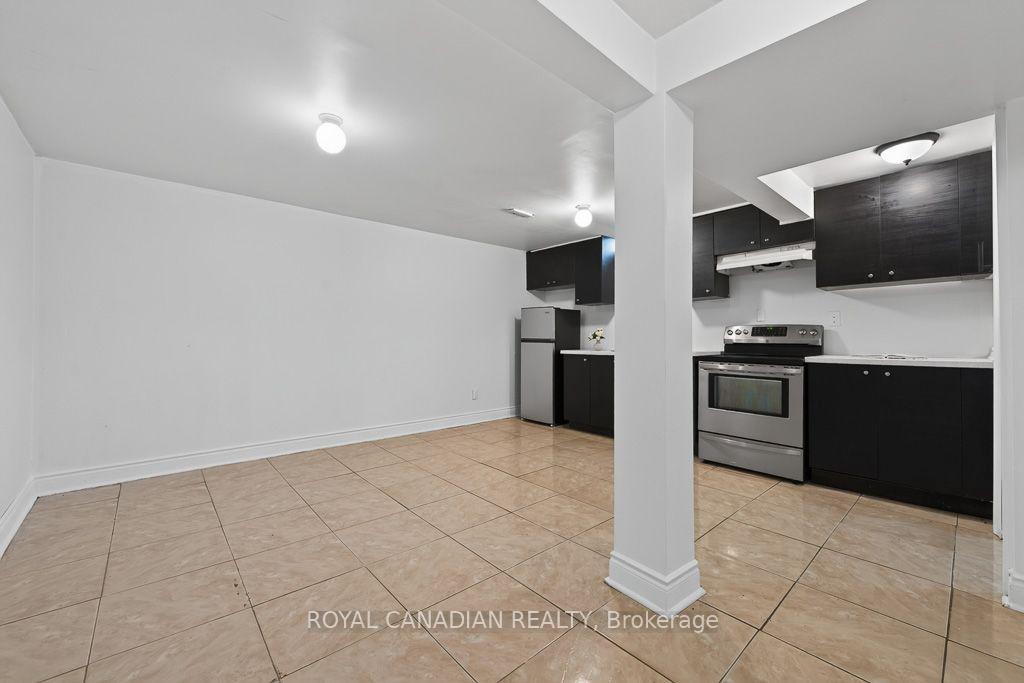 Photo 40 of 6 Damascus Drive, Etobicoke, West Humber-Clairville — HOMEH
