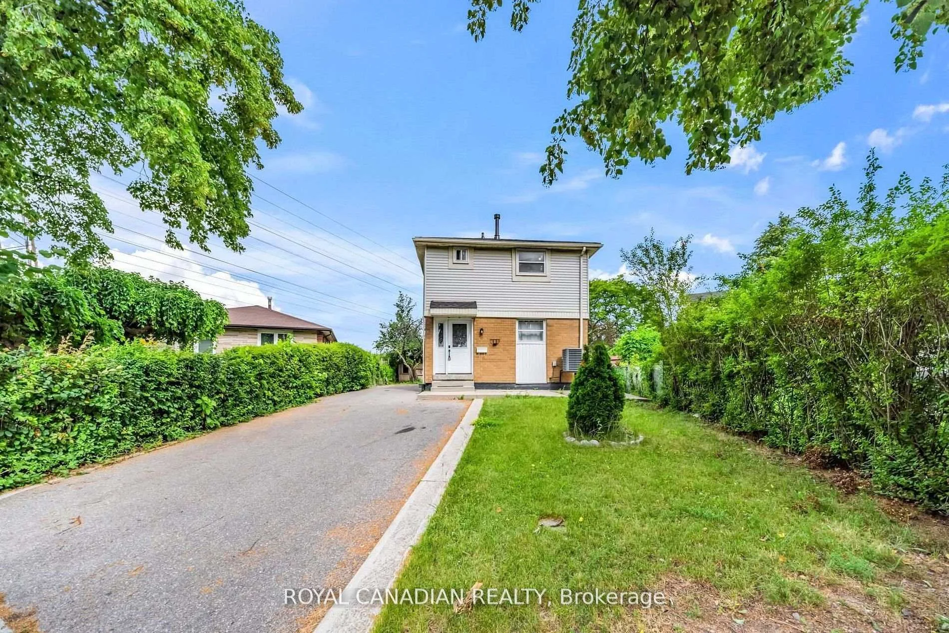 Photo 2 of 6 Damascus Drive, Etobicoke, West Humber-Clairville — HOMEH