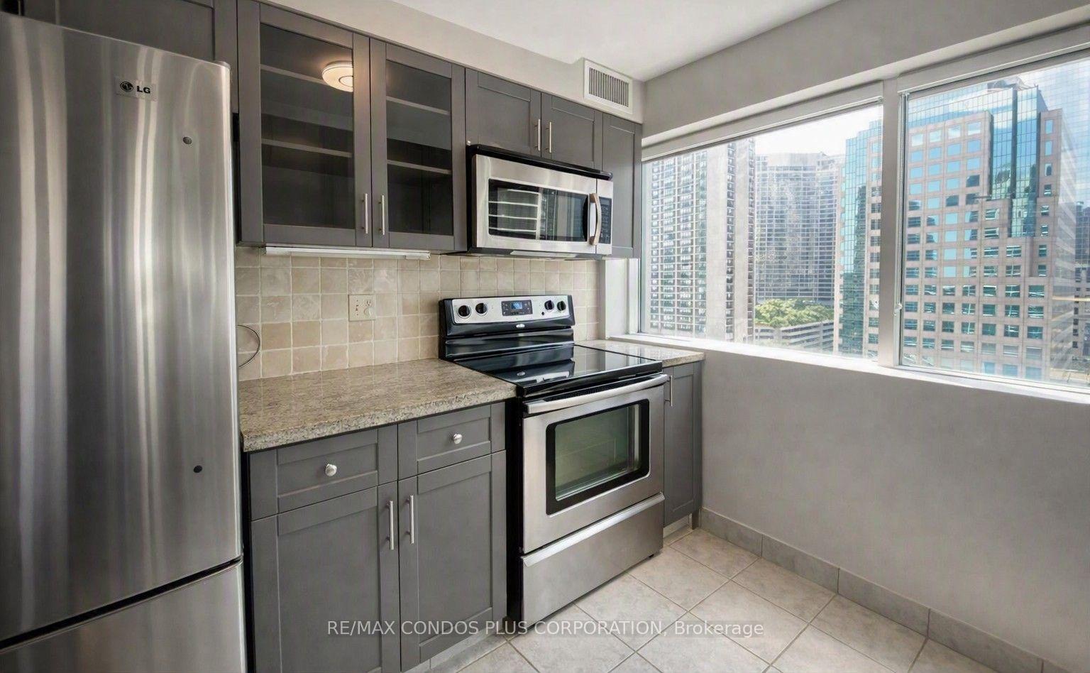Photo 8 of Unit 1211, 10 Queens Quay W, Toronto, Waterfront Communities — HOMEH