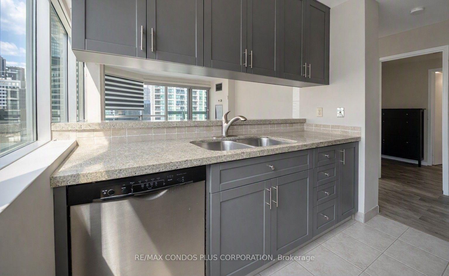 Photo 7 of Unit 1211, 10 Queens Quay W, Toronto, Waterfront Communities — HOMEH