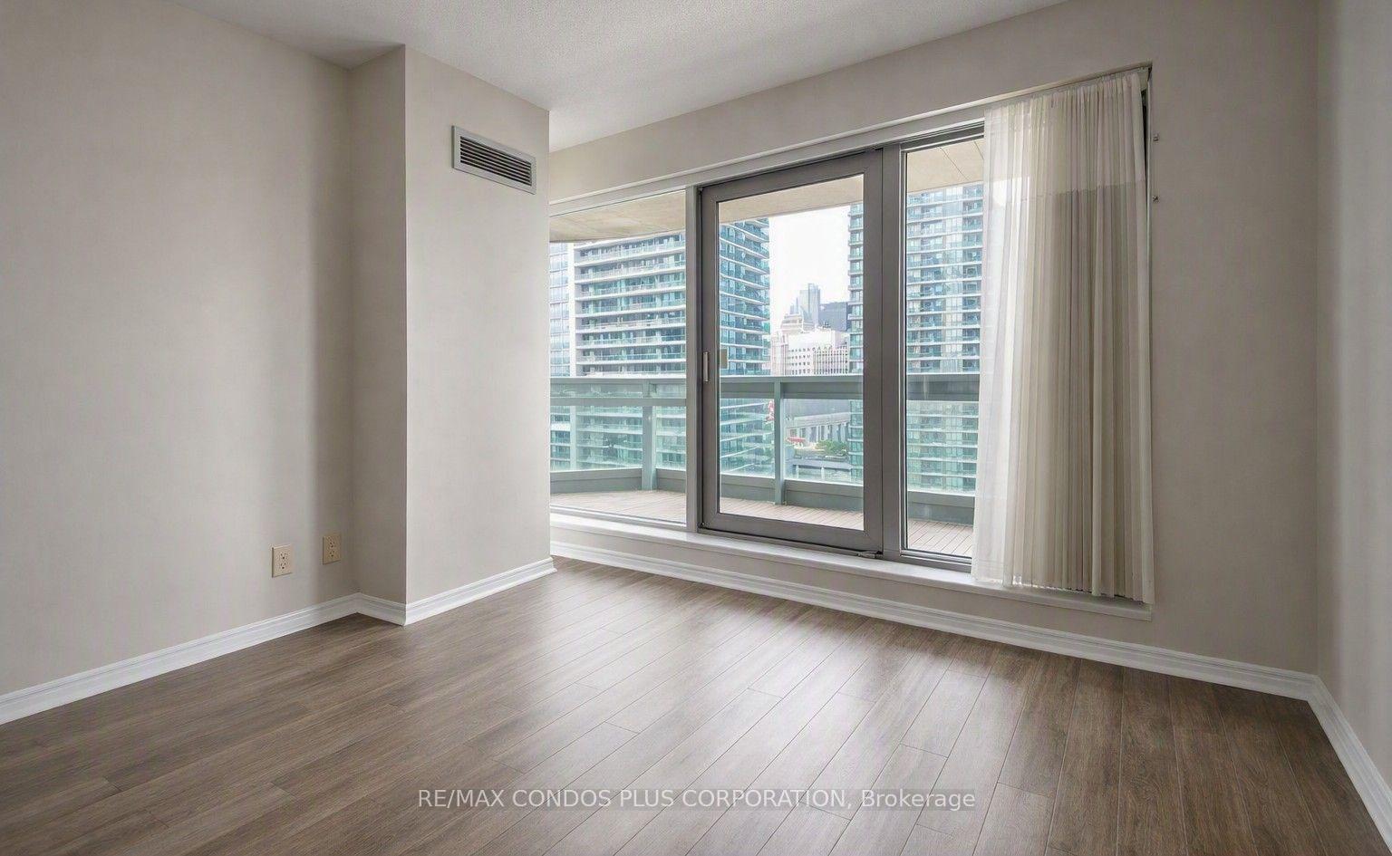 Photo 14 of Unit 1211, 10 Queens Quay W, Toronto, Waterfront Communities — HOMEH