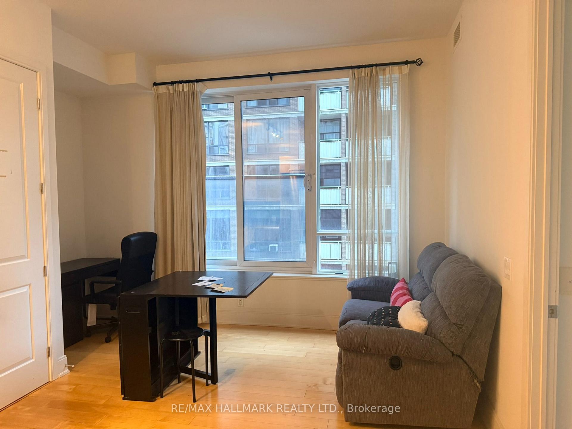Photo of Unit 803, 21 Balmuto Street
