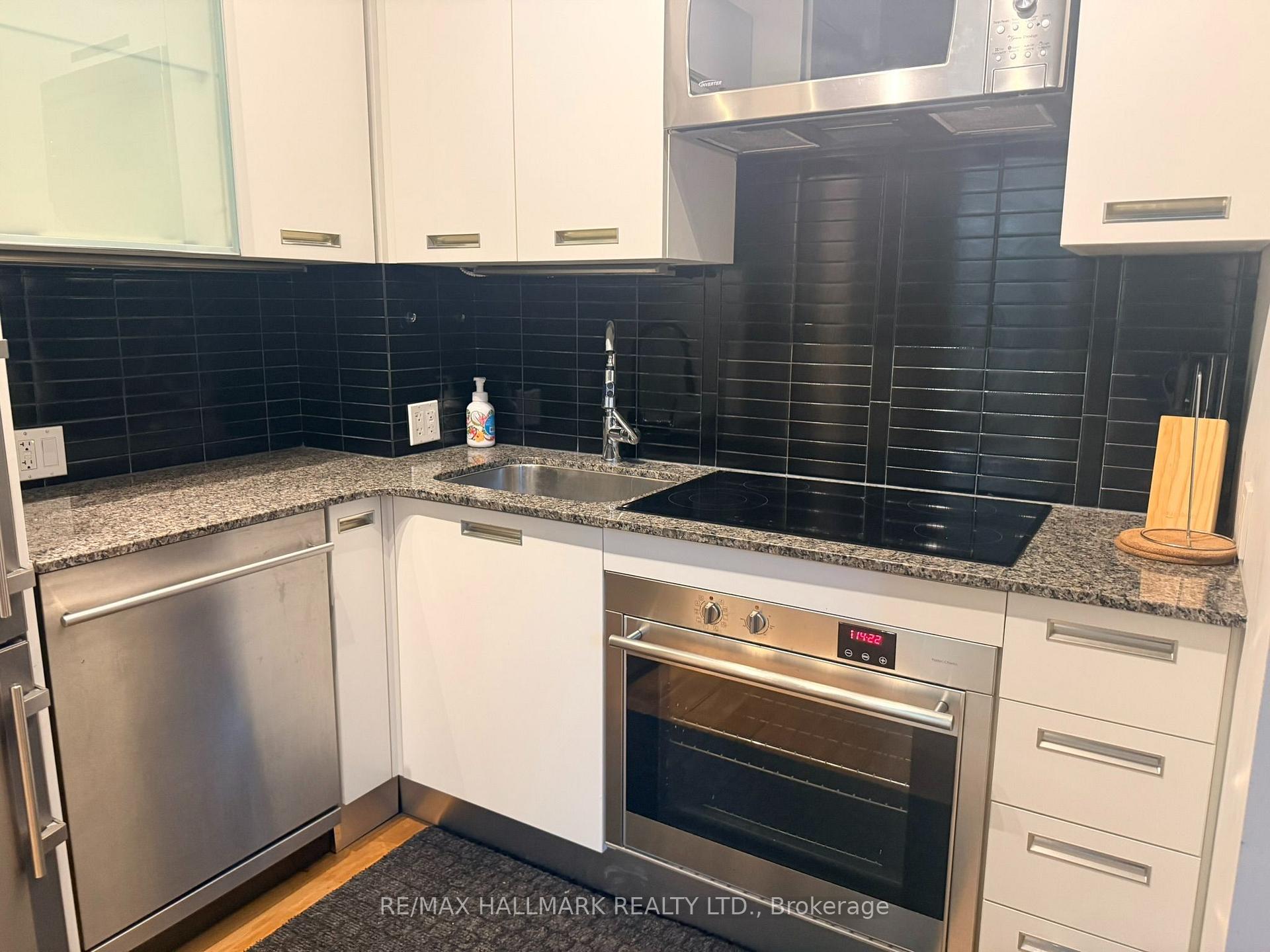 Photo 5 of Unit 803, 21 Balmuto Street, Toronto, Bay Street Corridor — HOMEH